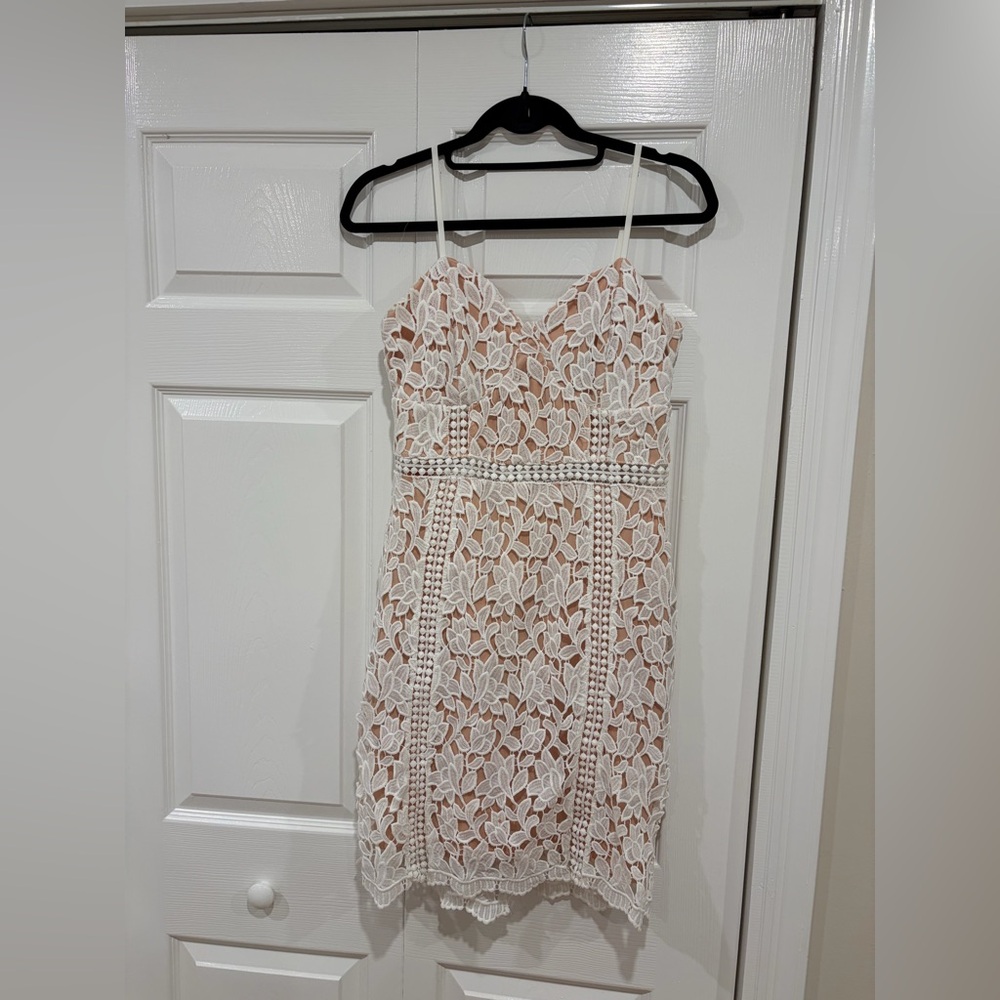 Lulu’s Elegant White Lace Dress